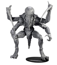 Load image into Gallery viewer, Warhammer 40k Ymgarl Genestealer Artist Proof 18cm Figure in menacing pose.
